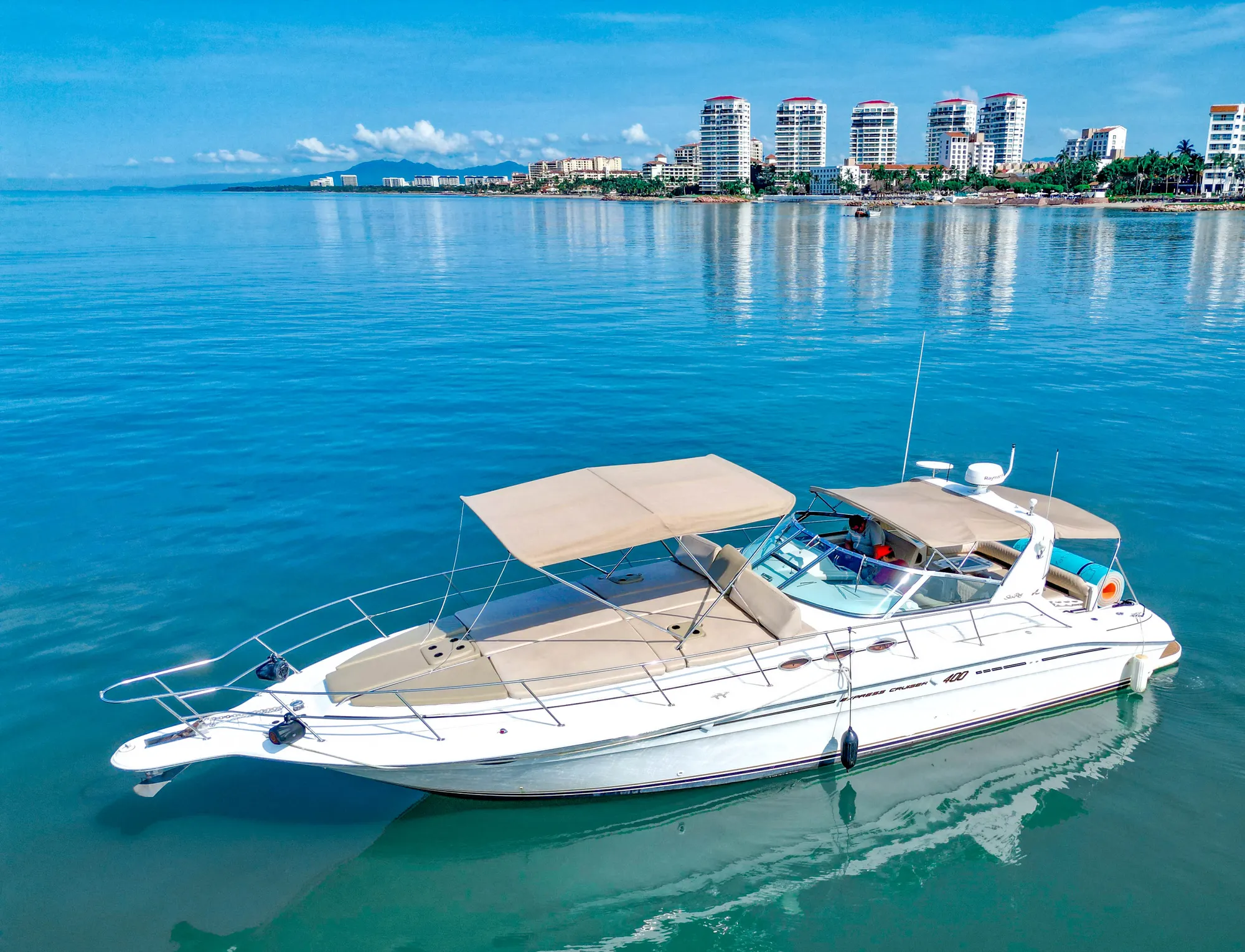 Boutique Yacht Charter Puerto Vallarta – Churros & Chocolates (Sea Ray) 4